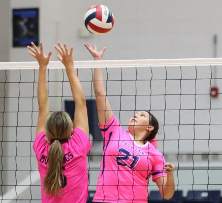 Fort Stockton junior Sophia Hernandez reaches for the ball Saturday against Andrews. Hernandez had eight kills, three digs and a block in Fort Stockton’s 25-17, 24-26, 25-19, 26-24 win. Photos by Shawn Yorks 