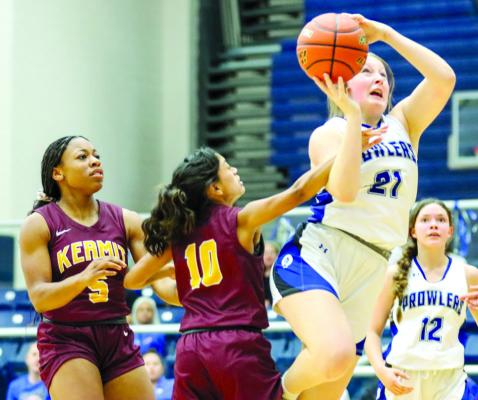 Fort Stockton sophomore Kimbree Norman drives to the basket Saturday against Kermit. Norman scored seven points in the seasonopener. Photo by Shawn Yorks