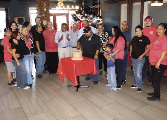 Andy’s Roadhouse Bar and Grill celebrated its 1-year anniversary Friday, October 9. Owner, Shantosh “Andy” Varghese and his team, with manager Saul Celeya cutting the cake. Courtesy Photo by Pioneer