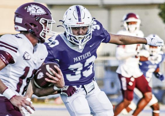 Ejay Ortiz (33) zeros in on the Ysleta quarterback, Sept. 22. File photo by Julie Myers