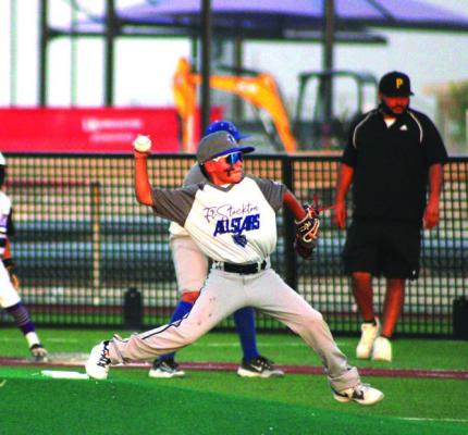 10U Minors pitcher at Sunday’s game against Pecos. Photo by Tristian Barragan