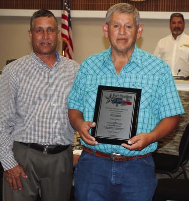 PHOTO BY SHAWN YORKS Fort Stockton Mayor Paul Casias presented a plaque to former city utility worker Jimmy R. Velasquez at Monday’s city council meeting. Velasquez was honored for distinguished service from 2011-2023.