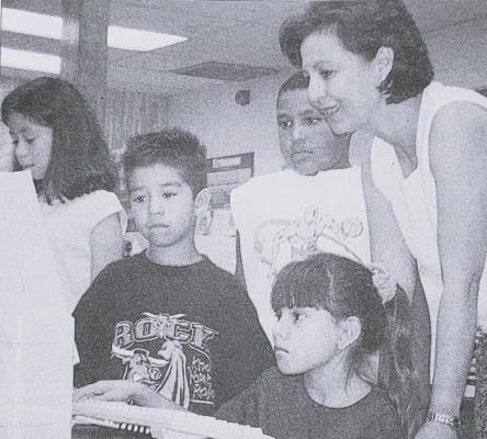 JUNE 2000, Click on fun, Instructor Debbie Cassas (far right) guides Shelbie Fierro through a series of commands 