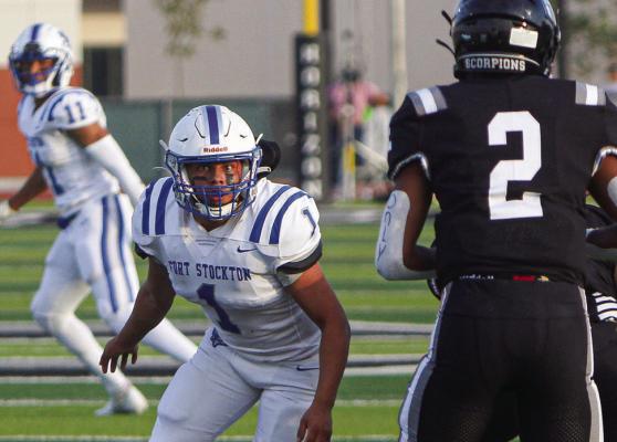 Fort Stockton linebacker Daren Ureste reads the El Paso Horizon quarterback during a convincing win at Scorpion Stadium. Ureste had five tackles in the game. Photo by Nathan Heuer