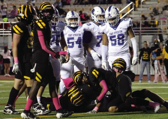 The Fort Stockton Panthers bounced back from their loss to Seminole with a dominant 41-14 win over the Snyder Tigers on Friday, October 18, at Grant Teaff Tiger Stadium. Fort Stockton’s offensive charge was led by standout performances from Fabian Silva, who rushed for 52 yards and scored two touchdowns, and Rylan Nunez, who also contributed two touchdowns.
