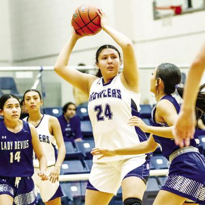 Prowlers sweep Lake View