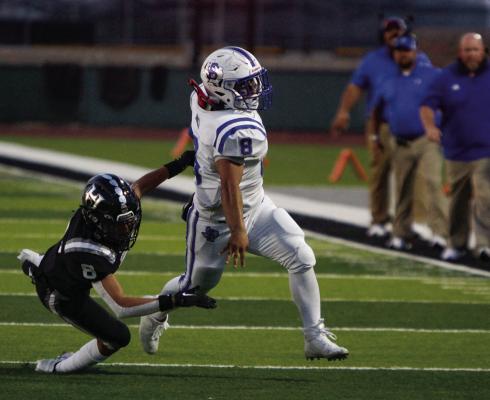 Senior running back and linebacker Jaydrien Ramirez will be a key piece of the Panthers success during district play. The two-way standout leads the team in rushing touchdowns (4 TDs) and has the fourthhighest tackle total on the team with 27. Pictured is Ramirez breaking through a tackle during the Panthers win at El Paso Horizon on Sept. 9. Photo by Nathan Heuer