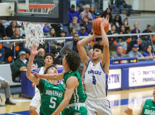 Junior Aryan Hernandez (5) attacks the rim during Fort Stockton’s home contest against Monahans on Feb. 3.