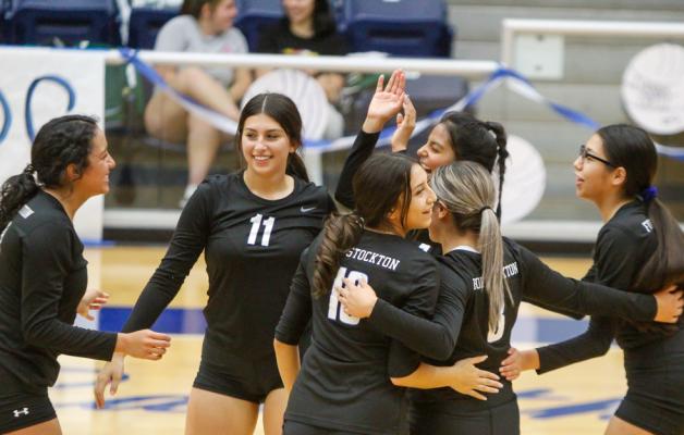 The Fort Stockton volleyball team celebrates after scoring a point in the early stages on Tuesday’s home match against Fort Davis. Pictured left to right: Alyana Dominguez, Ariel Smith, Aislynn Robledo, Eliana Mata, Ivanna Ortiz, Brianna Flores. Photo by Nathan Heuer