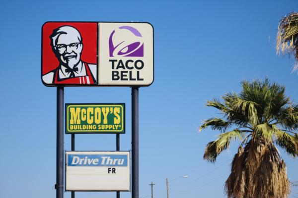 Fort Stockton’s joint KFC and Taco Bell burned to the ground late 2020 and its dual sign is all that remains. Nearly two years later, legwork for the reconstruction begins next week. Photo by Jeremy Gonzalez
