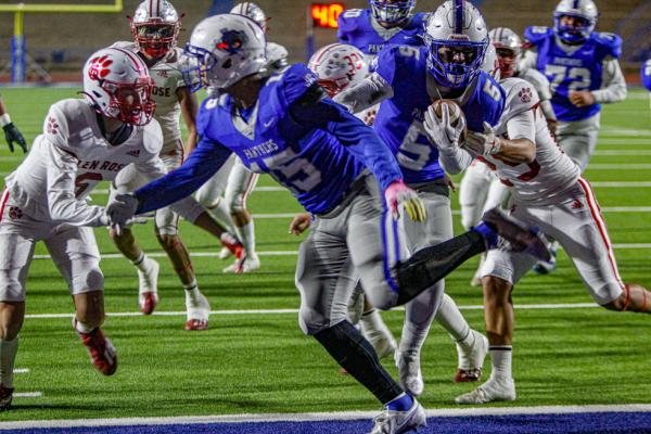 Fort Stockton running back Corbin Luna scored the Panthers first touchdown of the game against Glen Rose on Nov. 17 at San Angelo Stadium. Luna ended his junior campaign with 10 TDs this season, pushing his career total to 16. Photo by Nathan Heuer