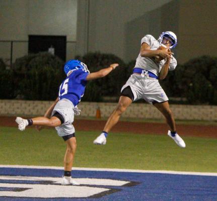 Zane Hodges makes a catch.