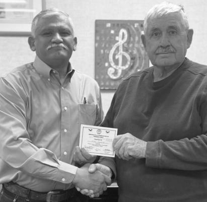 Ruben Salinas, left, received the Best Speaker – Ice Breaker Speaker certificate from Oscar Gonzalez. Courtesy Photos