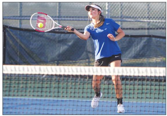 Fort Stockton’s Lelani Enriquez receives a serve with a forehand during her 8-2 victory against Tornillo’s Addison Hodge on Sept. 18 in Fort Stockton. Photo by Nathan Heuer