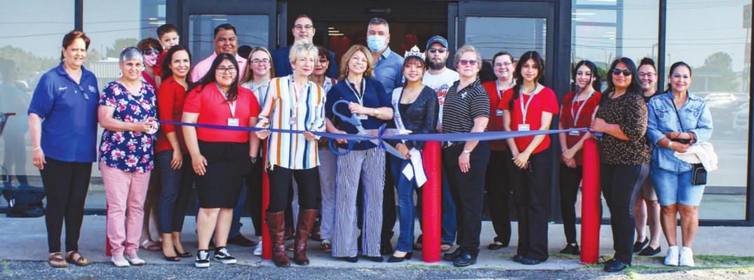 Burkes Outlet holds ribbon cutting ceremony