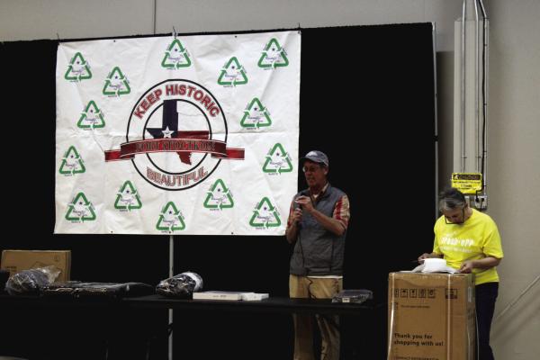 March 27, 2025 — On March 22, “Keep Historic Fort Stockton Beautiful” organized a local cleanup event as part of Texas’ largest single-day cleanup, the Don’t Mess with Texas Trash-Off, led by TxDOT. Volunteers met at the Convention Center (2181 SW H-10 Frontage Road). Everyone—including individuals, families, businesses, and organizations—are encouraged to participate in this community effort to beautify Fort Stockton. Photo by Tristian Barragan