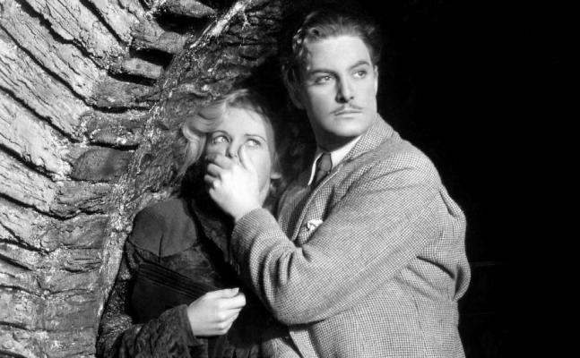 Madeleine Carroll and Robert Donat star in Hitchcock’s spy thriller, The 39 Steps.