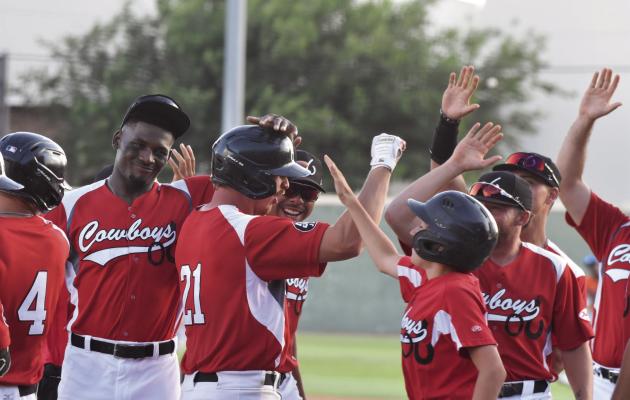 The Cowboys baseball team celebrates their win last Tuesday in Alpine. Photo by Julie Meyers