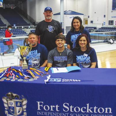 Alex Williams signed a letter of intent to play golf at Odessa College on May 12 at the Special Events Center at FSHS. Front row, left to right: Jason Williams, Alex Williams, Beatris Williams. Back row: Lea Daggett, Danielle Trevino. Photo by Nathan Heuer