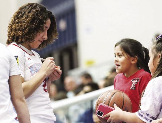 Star Struck: Top-Ranked college recruit wows Fort Stockton fans