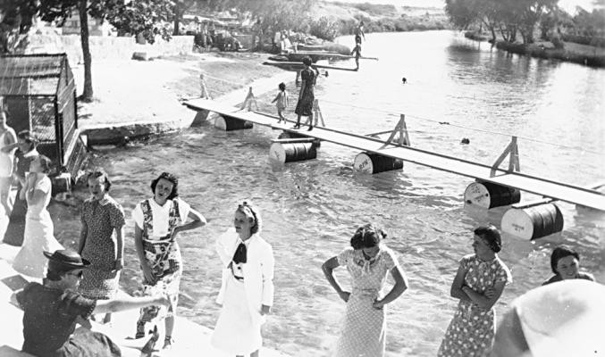 Water Carnival participants rehearse at Comanche Springs in 1939.