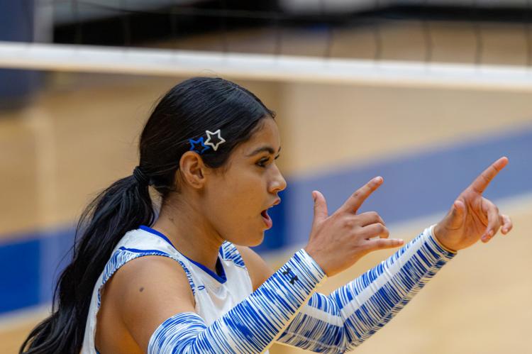 Fort Stockton’s No. 3 Evelynn Baiza competes during the Prowlers’ district match against Monahans on Saturday, Sept. 19. Photo by Jose Colunga, Tumbleweed+