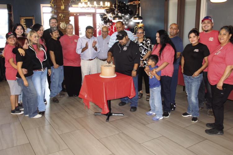 Andy’s Roadhouse Bar and Grill celebrated its 1-year anniversary Friday, October 9. Owner, Shantosh “Andy” Varghese and his team, with manager Saul Celeya cutting the cake. Courtesy Photo by Pioneer